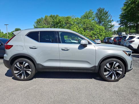 Certified 2024 Volvo XC40 B5 Plus w/ Climate Package AWD/4WD image 7