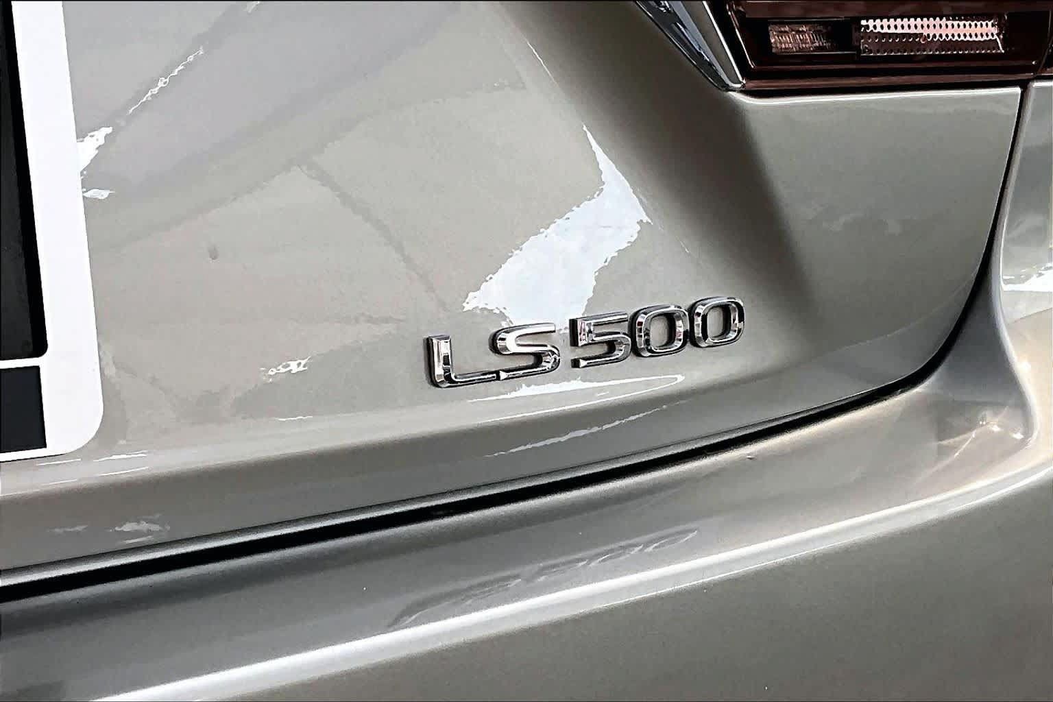 Used 2023 Lexus LS 500 w/ Accessory Package (Z2) RWD image 10