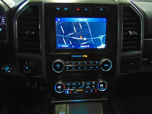 Used 2021 Ford Expedition XLT image 14