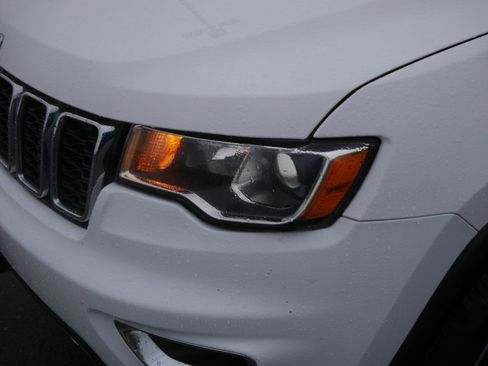 Used 2018 Jeep Grand Cherokee Limited AWD/4WD image 15