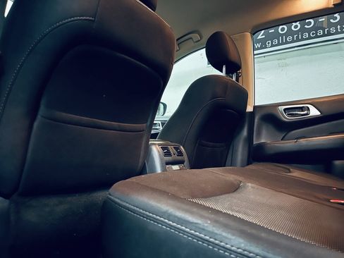 Used 2019 Nissan Pathfinder S FWD image 17
