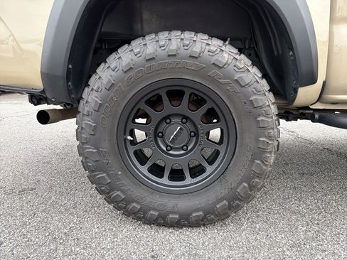 Used 2019 Toyota Tacoma TRD Off-Road image 28
