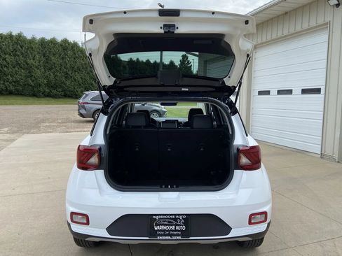 Used 2022 Hyundai Venue Limited FWD image 26