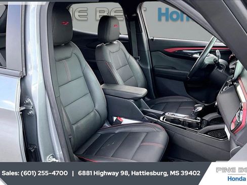 Used 2025 Chevrolet TrailBlazer RS w/ Convenience Package FWD image 6