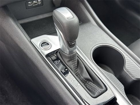 Used 2025 Nissan Altima 2.5 SV image 12