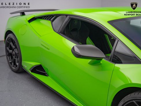 Used 2023 Lamborghini Huracan Tecnica image 3