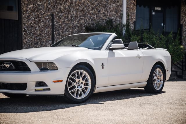 Used 2013 Ford Mustang Premium RWD image 33