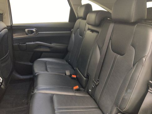 Used 2024 Kia Sorento S w/ Panoramic Sunroof Package FWD image 18