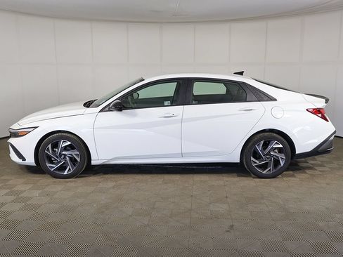 Certified 2025 Hyundai Elantra Sport FWD image 12