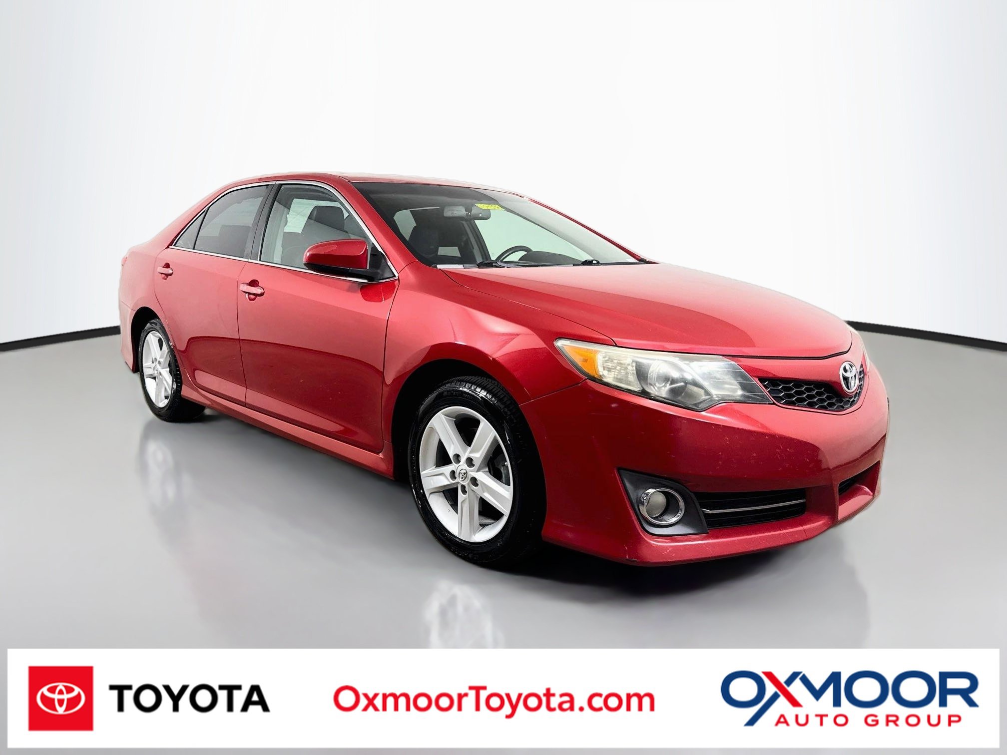 Used 2014 Toyota Camry SE w/ Leather Package FWD image 1