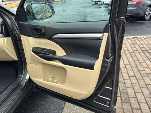 Used 2014 Toyota Highlander Plus image 12