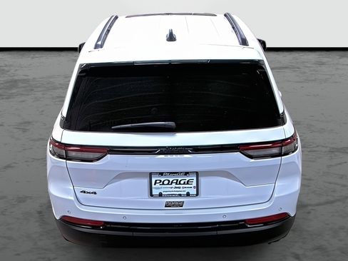 New 2025 Jeep Grand Cherokee Altitude image 3