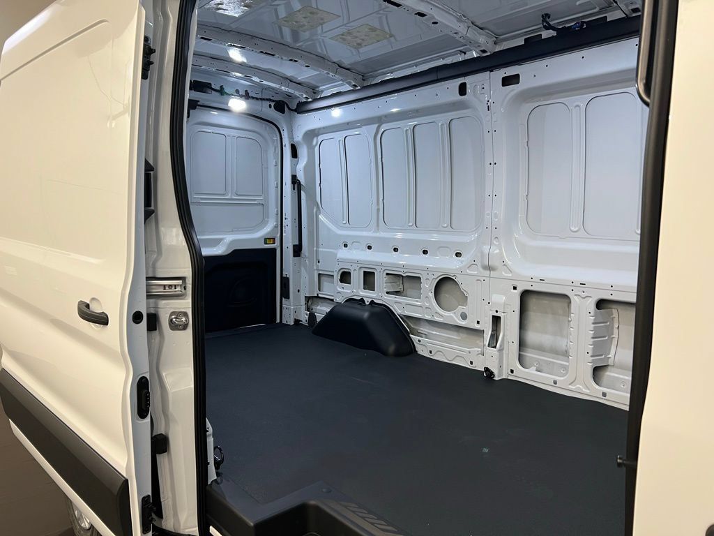 New 2026 Ford Transit 250 148 Medium Roof RWD image 28