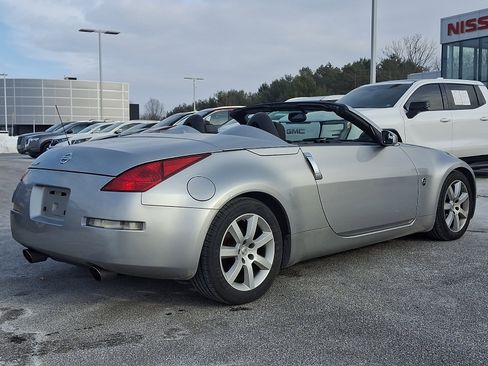 Used 2005 Nissan 350Z Enthusiast w/ (S02) Side Air Bags Pkg image 6