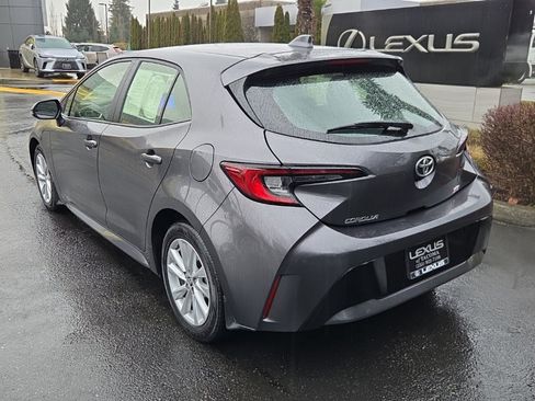 Used 2025 Toyota Corolla SE image 3