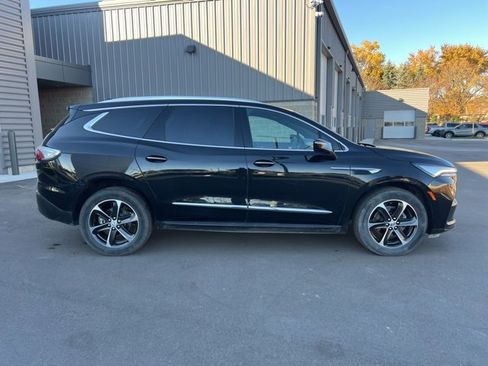 Used 2024 Buick Enclave Essence w/ LPO, Touring Package image 4