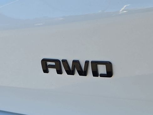 Used 2024 Chevrolet Equinox RS w/ RS Leather Package image 31