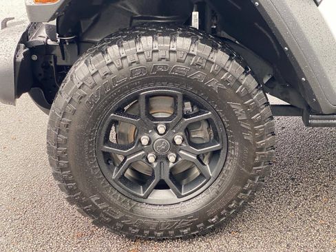 Used 2024 Jeep Wrangler Unlimited Sport AWD/4WD image 9