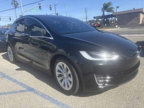 Used 2018 Tesla Model X 75D image 2