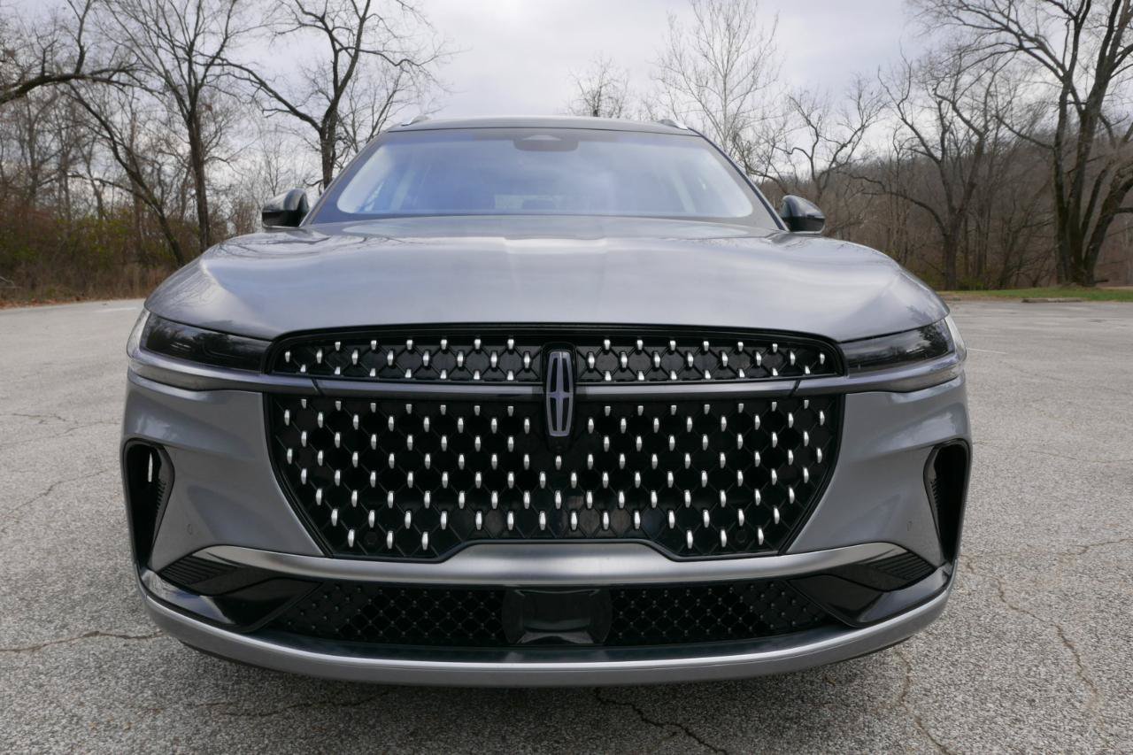 Used 2024 Lincoln Nautilus Reserve AWD/4WD image 9