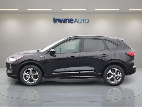 Used 2023 Ford Escape ST-Line Select w/ Tech Pack #1 AWD/4WD image 2
