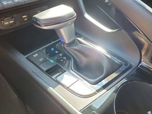 Certified 2025 Hyundai Elantra SEL FWD image 17