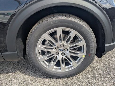 New 2026 Ford Explorer Platinum image 12