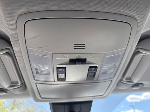 Used 2018 Toyota RAV4 XLE AWD/4WD image 31