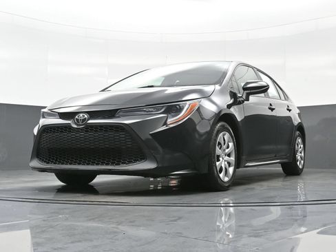 Used 2022 Toyota Corolla LE FWD image 25