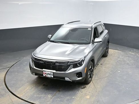 Used 2025 Kia Seltos S image 37