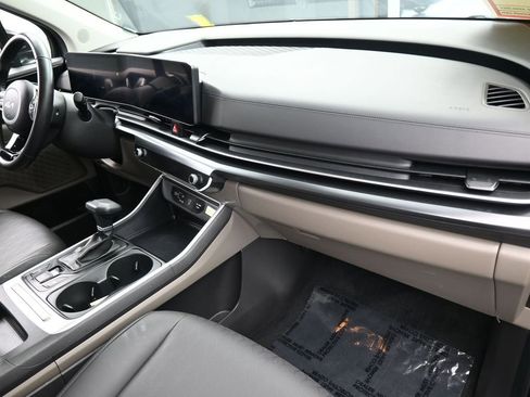 Used 2025 Kia Carnival image 43