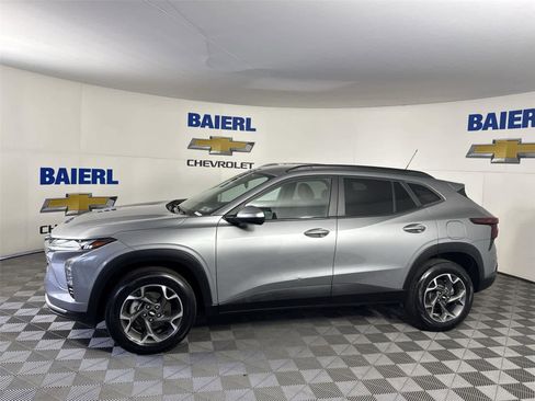 Used 2024 Chevrolet Trax LT w/ Driver Confidence Package image 2