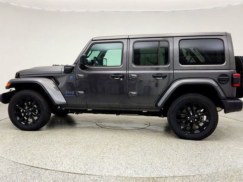 Used 2025 Jeep Wrangler Unlimited Sahara w/ Safety Group image 8