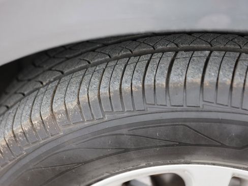 Used 2020 Buick Enclave Essence image 11