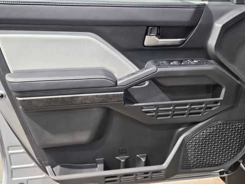 Certified 2025 Toyota Tacoma Limited AWD/4WD image 18