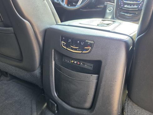 Used 2015 Cadillac Escalade Luxury RWD image 29