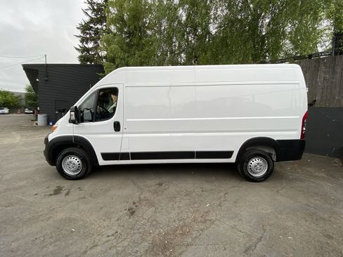 Used 2026 RAM ProMaster 2500 w/ Convenience Group FWD image 3