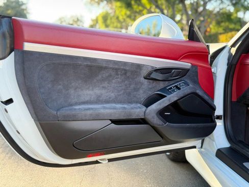 Used 2016 Porsche Boxster Spyder image 20