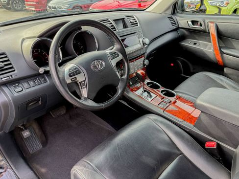 Used 2012 Toyota Highlander Limited w/ Tow Pkg image 16