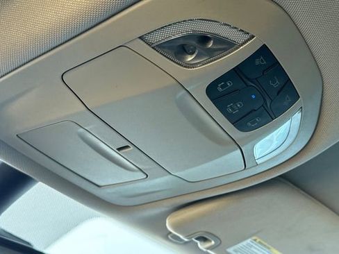 Used 2023 Chrysler Pacifica Touring-L image 24