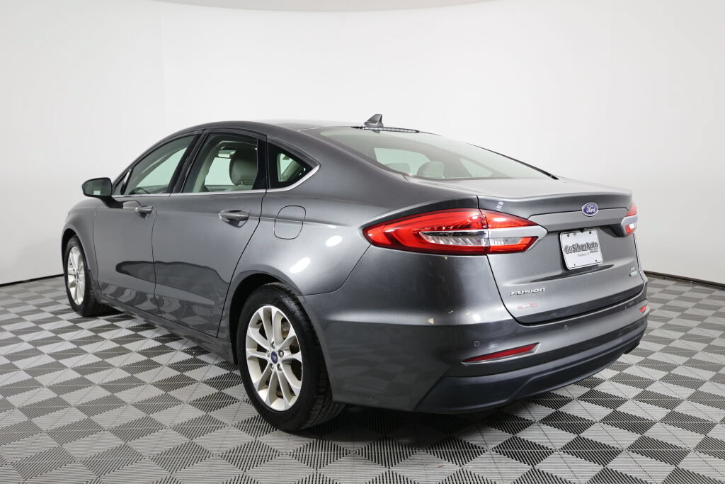 Used 2019 Ford Fusion SE FWD image 4