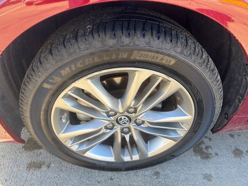 Used 2017 Toyota Camry SE image 6