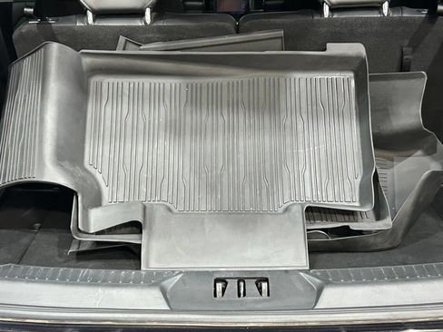 Used 2023 Ford Explorer XLT w/ Equipment Group 202A AWD/4WD image 33