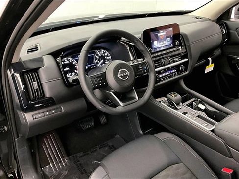 New 2025 Nissan Pathfinder SV w/ Cargo Package image 6