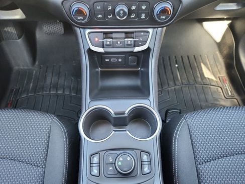 Used 2024 GMC Terrain SLE w/ Driver Convenience Package image 11