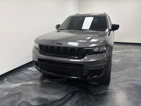 Used 2024 Jeep Grand Cherokee L Limited w/ Black Appearance Package image 3