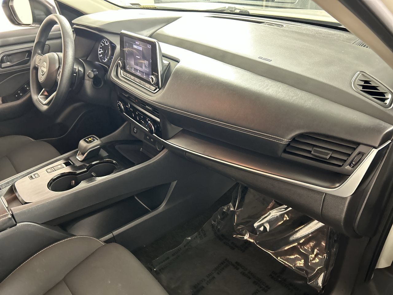 Used 2024 Nissan Rogue S FWD image 27