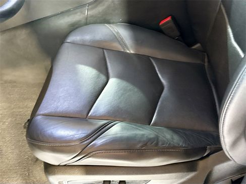 Used 2018 Cadillac Escalade Premium Luxury image 21