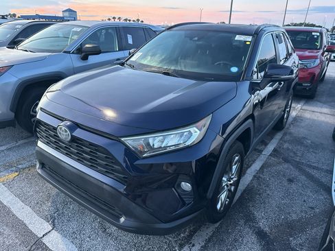 Used 2020 Toyota RAV4 XLE Premium FWD image 2