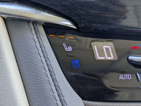 Certified 2023 Cadillac XT6 Premium Luxury w/ Technology Package image 23